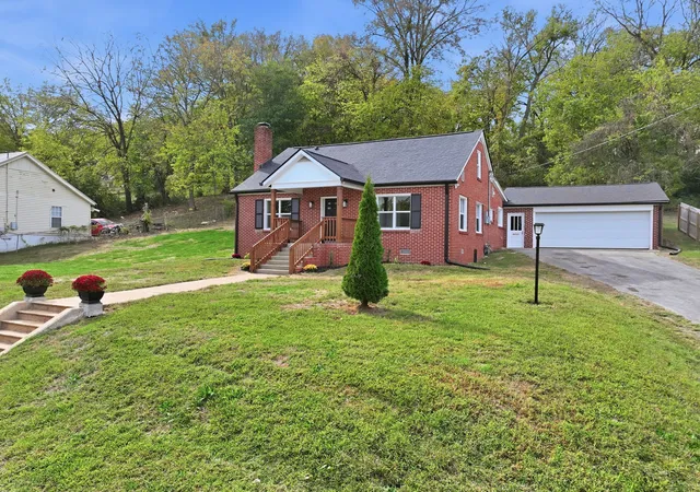 Photo 1 of Single family home for sale at 311 Edgewood Ave, Mount Pleasant, TN 38474 | MLS# 3610237 | Listing updated on 2026-10-29