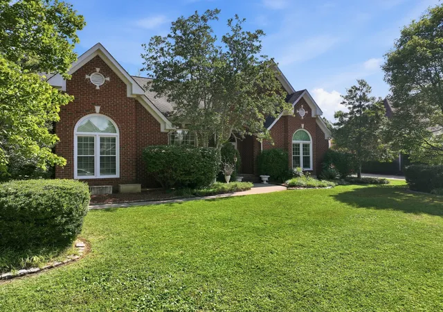 Photo 2 of Single family home for sale at 2914 Saint Johns Dr, Murfreesboro, TN 37129 | MLS# 3612703 | Listing updated on 2026-10-07