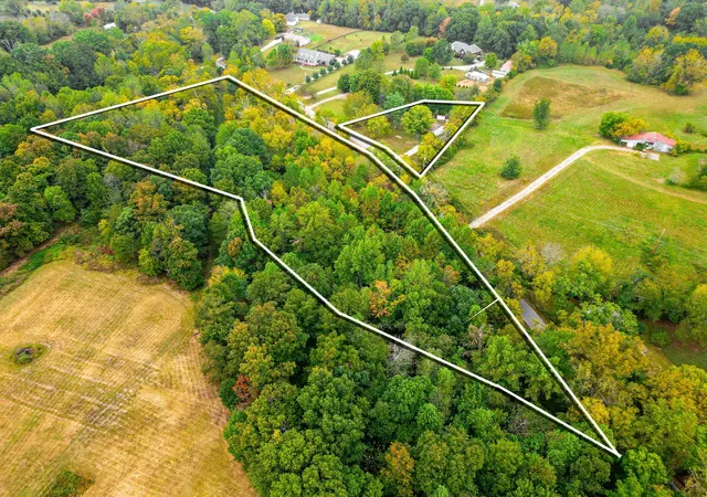 Photo 3 of Single family home for sale at 945 Bowling Branch Rd, Cottontown, TN 37048 | MLS# 3602344 | Listing updated on 2026-10-06