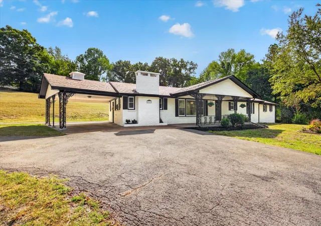 Photo 2 of Single family home for sale at 342 Earl Slate Rd, Clarksville, TN 37043 | MLS# 3610184 | Listing updated on 2026-10-08