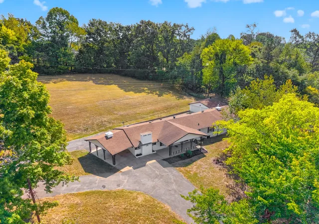 Photo 3 of Single family home for sale at 342 Earl Slate Rd, Clarksville, TN 37043 | MLS# 3610184 | Listing updated on 2026-10-08