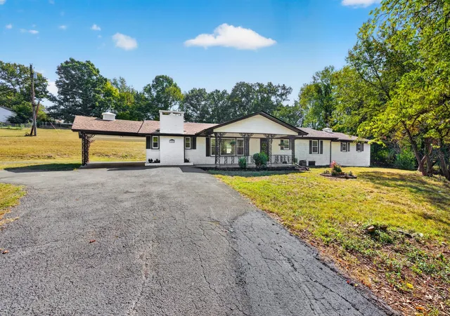 Photo 3 of Single family home for sale at 342 Earl Slate Rd, Clarksville, TN 37043 | MLS# 3610184 | Listing updated on 2026-10-08