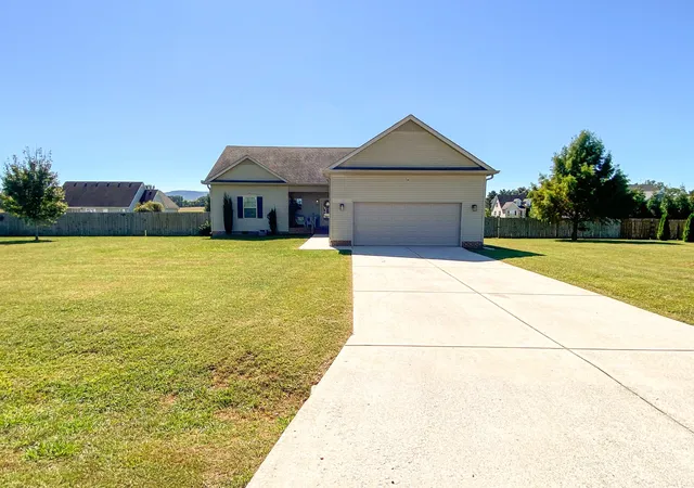 Photo 3 of Single family home for sale at 79 Charlotte Dr, Winchester, TN 37398 | MLS# 3602829 | Listing updated on 2026-09-29