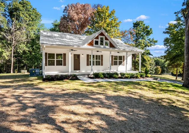 Photo 2 of Single family home for sale at 147 Bosham Rd, Westmoreland, TN 37186 | MLS# 3603500 | Listing updated on 2026-10-01