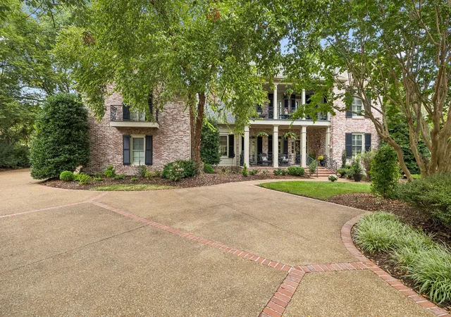 Photo 2 of Single family home for sale at 3 Applerock Ct, Brentwood, TN 37027 | MLS# 3626143 | Listing updated on 2026-10-29
