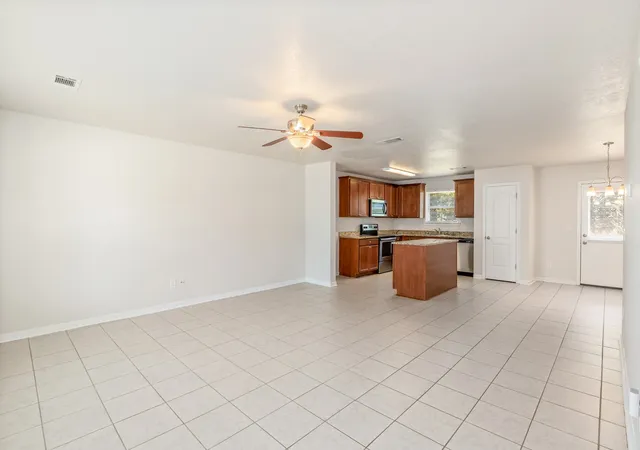 Photo 2 of Single family home for sale at 2515 Queen Bee Dr, Columbia, TN 38401 | MLS# 3610081 | Listing updated on 2026-10-16