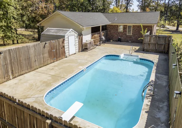 Photo 3 of Single family home for sale at 585 E End Dr, Savannah, TN 38372 | MLS# 3603602 | Listing updated on 2026-10-01