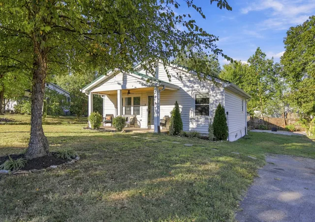 Single family home for sale at 905 S Russell St, Portland, TN 37148 | MLS# 3602915