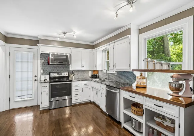 Photo 3 of Single family home for sale at 318 Jacksonian Dr, Hermitage, TN 37076 | MLS# 3602408 | Listing updated on 2026-10-07
