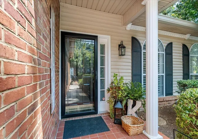 Listing Photo 1 - Condo for sale in building located at 1698 Pin Oak Dr, Dalton, GA 30721 - Unit #131