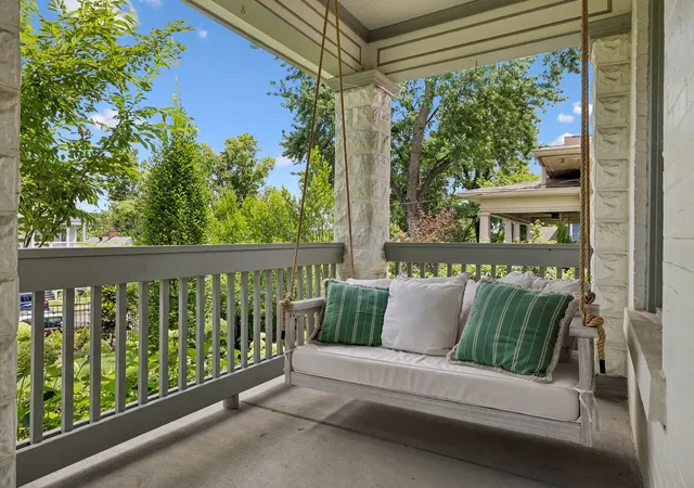 Photo 4 of Single family home for sale at 929 Acklen Ave, Nashville, TN 37203 | MLS# 3603586 | Listing updated on 2026-10-09