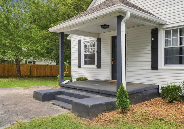 Photo 3 of Single family home for sale at 417 Laura Ave, Winchester, TN 37398 | MLS# 3602587 | Listing updated on 2026-09-29