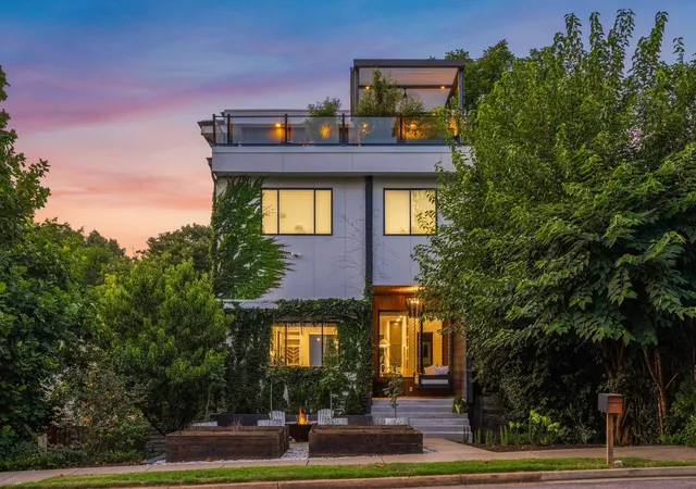 Photo 2 of Single family home for sale at 1105 Glenview Dr, Nashville, TN 37206 | MLS# 3611850 | Listing updated on 2026-10-07