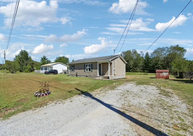 Photo 4 of Single family home for sale at 181 S C St, Hillsboro, TN 37342 | MLS# 3602631 | Listing updated on 2026-10-08