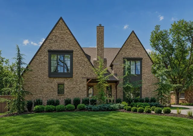 Photo 1 of Mansion for sale at 129 Haverford Dr, Nashville, TN 37205 | MLS# 3610258 | Listing updated on 2026-10-02