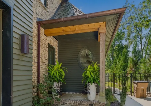 Photo 3 of Mansion for sale at 129 Haverford Dr, Nashville, TN 37205 | MLS# 3610258 | Listing updated on 2026-10-02