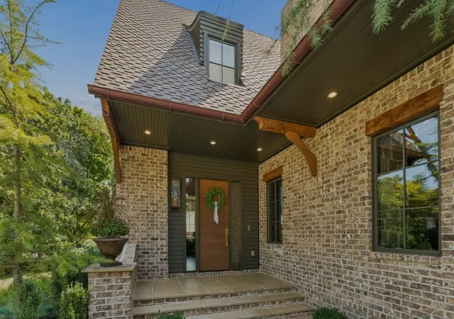 Photo 3 of Single family home for sale at 129 Haverford Dr, Nashville, TN 37205 | MLS# 3610258 | Listing updated on 2026-10-02