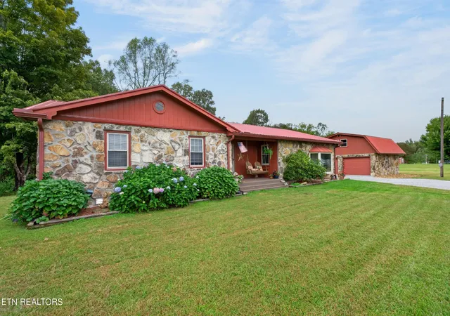 Photo 3 of Single family home for sale at 1093 Pomona Rd, Crossville, TN 38571 | MLS# 3602474 | Listing updated on 2026-09-29