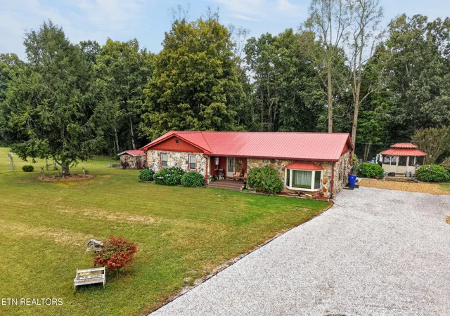 Photo 4 of Single family home for sale at 1093 Pomona Rd, Crossville, TN 38571 | MLS# 3602474 | Listing updated on 2026-09-29