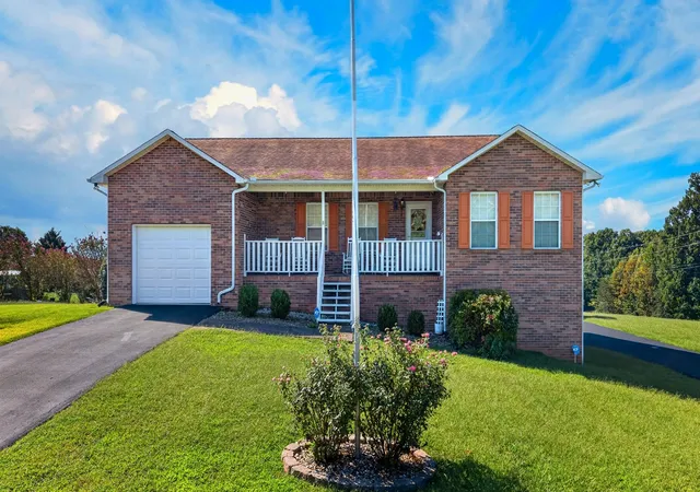 Single family home for sale at 664 Keene Cir, Dandridge, TN 37725 | MLS# 3603696