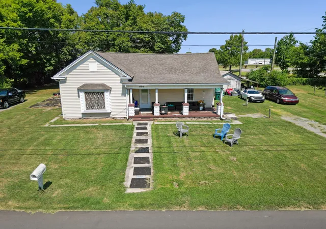 Photo 1 of Single family home for sale at 401 Hill St, Lebanon, TN 37087 | MLS# 3603352 | Listing updated on 2026-10-02