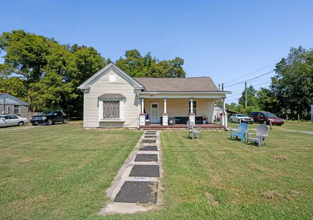 Photo 2 of Single family home for sale at 401 Hill St, Lebanon, TN 37087 | MLS# 3603352 | Listing updated on 2026-10-02