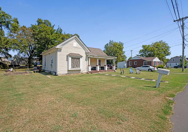 Photo 3 of Single family home for sale at 401 Hill St, Lebanon, TN 37087 | MLS# 3603352 | Listing updated on 2026-10-02