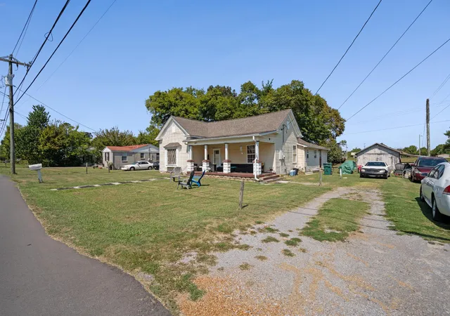 Photo 3 of Single family home for sale at 401 Hill St, Lebanon, TN 37087 | MLS# 3603352 | Listing updated on 2026-10-02