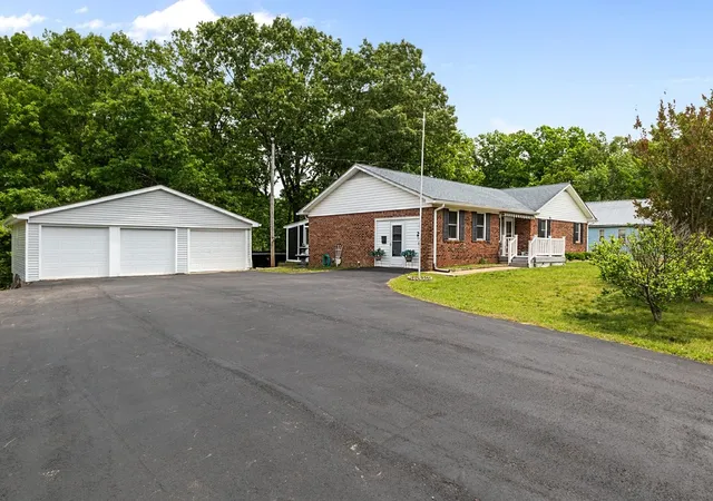 Photo 2 of Single family home for sale at 190 Post Oak Ave, Camden, TN 38320 | MLS# 3603616 | Listing updated on 2026-10-01
