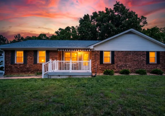 Photo 3 of Single family home for sale at 190 Post Oak Ave, Camden, TN 38320 | MLS# 3603616 | Listing updated on 2026-10-01
