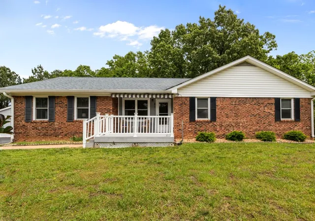 Photo 3 of Single family home for sale at 190 Post Oak Ave, Camden, TN 38320 | MLS# 3603616 | Listing updated on 2026-10-01