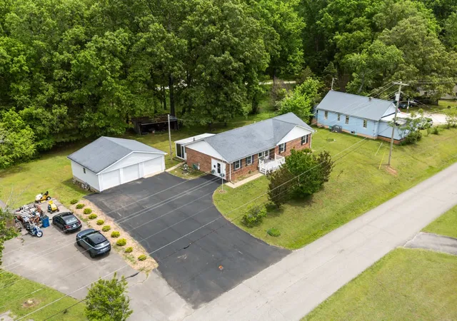 Photo 4 of Single family home for sale at 190 Post Oak Ave, Camden, TN 38320 | MLS# 3603616 | Listing updated on 2026-10-01