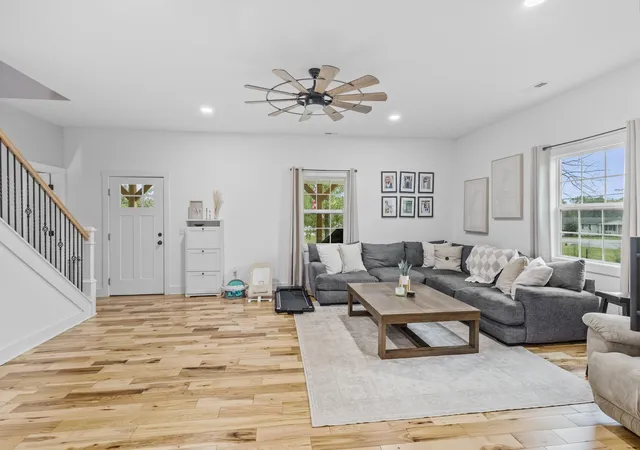 Photo 3 of Single family home for sale at 607 Old Columbia Rd, Unionville, TN 37180 | MLS# 3603303 | Listing updated on 2026-10-09