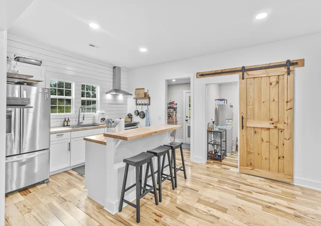 Photo 3 of Single family home for sale at 607 Old Columbia Rd, Unionville, TN 37180 | MLS# 3603303 | Listing updated on 2026-10-09