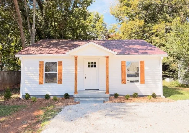 Photo 1 of Single family home for sale at 407 Laura Ave, Winchester, TN 37398 | MLS# 3602546 | Listing updated on 2026-09-29