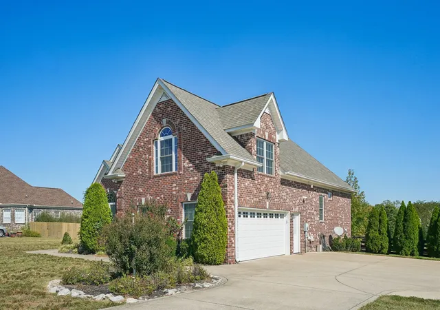 Photo 3 of Single family home for sale at 111 Spencer Spgs, Gallatin, TN 37066 | MLS# 3615368 | Listing updated on 2026-10-08
