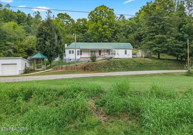 Photo 2 of Single family home for sale at 1352 Wilson Sta Rd, Englewood, TN 37329 | MLS# 3602556 | Listing updated on 2026-09-29