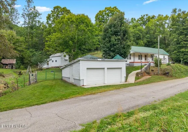 Photo 3 of Single family home for sale at 1352 Wilson Sta Rd, Englewood, TN 37329 | MLS# 3602556 | Listing updated on 2026-09-29