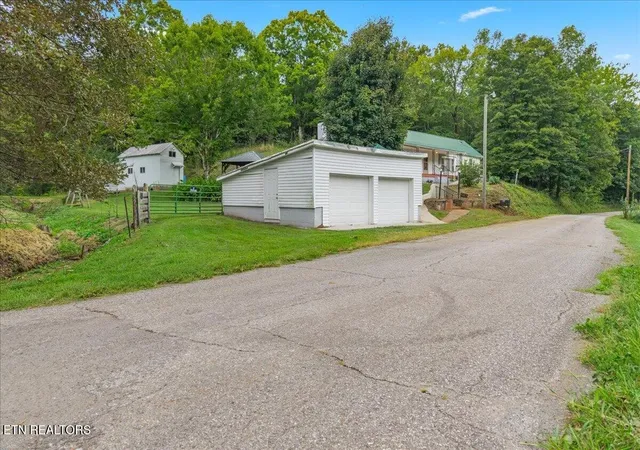 Photo 4 of Single family home for sale at 1352 Wilson Sta Rd, Englewood, TN 37329 | MLS# 3602556 | Listing updated on 2026-09-29