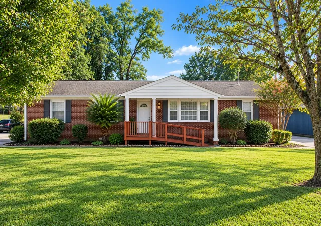 Photo 1 of Single family home for sale at 2007 Westwood Dr, Columbia, TN 38401 | MLS# 3602709 | Listing updated on 2026-09-29