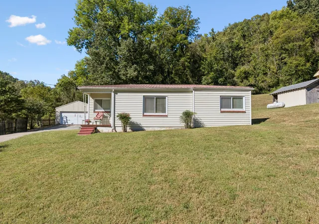 Photo 1 of Single family home for sale at 3703 Homeland Dr, Nashville, TN 37218 | MLS# 3602598 | Listing updated on 2026-10-06