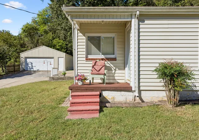 Photo 2 of Single family home for sale at 3703 Homeland Dr, Nashville, TN 37218 | MLS# 3602598 | Listing updated on 2026-10-06