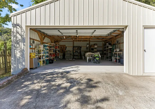 Photo 4 of Single family home for sale at 3703 Homeland Dr, Nashville, TN 37218 | MLS# 3602598 | Listing updated on 2026-10-06