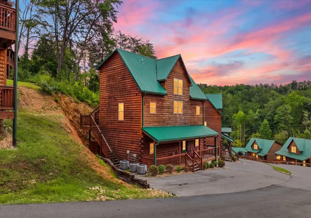 Photo 3 of Single family home for sale at 2932 Fiddlers Crk Way, Pigeon Forge, TN 37863 | MLS# 3603094 | Listing updated on 2026-09-30