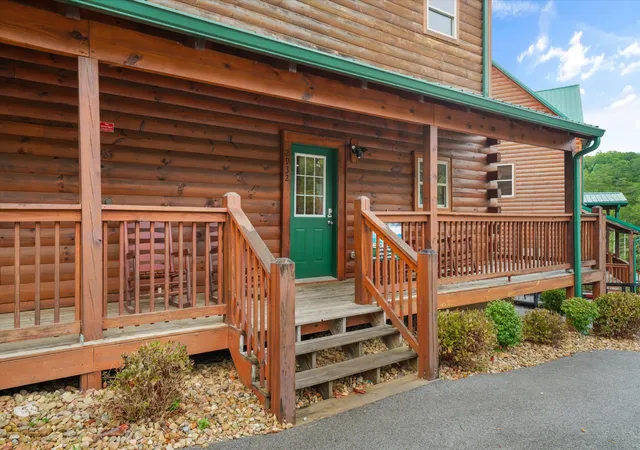 Photo 4 of Single family home for sale at 2932 Fiddlers Crk Way, Pigeon Forge, TN 37863 | MLS# 3603094 | Listing updated on 2026-09-30