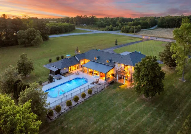 Photo 2 of Mansion for sale at 5016 Hillsboro Hwy, Hillsboro, TN 37342 | MLS# 3602611 | Listing updated on 2026-10-08