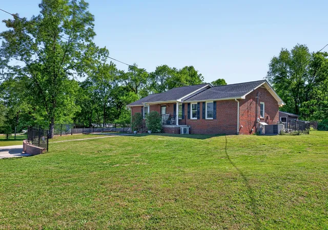 Photo 1 of Single family home for sale at 833 Leeville Rd, Lebanon, TN 37090 | MLS# 3602657 | Listing updated on 2026-09-30