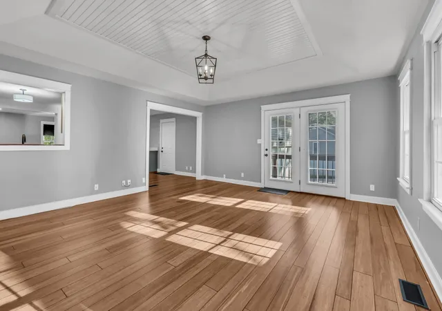 Photo 4 of Single family home for sale at 1025 Hillshire Dr, Clarksville, TN 37043 | MLS# 3602670 | Listing updated on 2026-10-26
