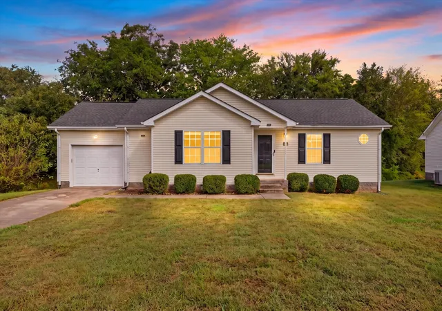 Photo 1 of Single family home for sale at 1041 Waterford Cir, Clarksville, TN 37040 | MLS# 3621798 | Listing updated on 2026-10-26