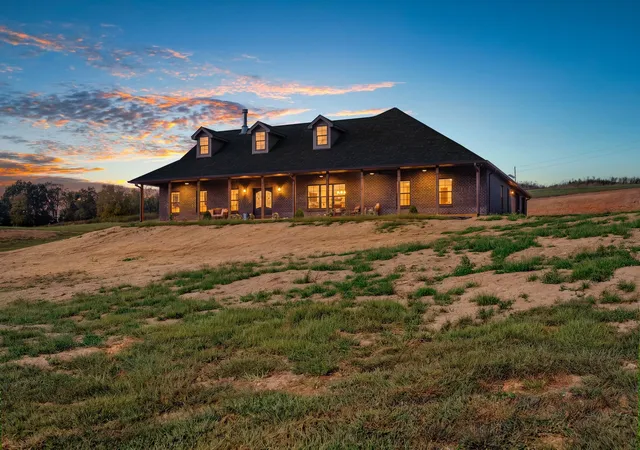 Photo 3 of Single family home for sale at 986 E Pin Hook Rd, Sparta, TN 38583 | MLS# 3602896 | Listing updated on 2026-10-05